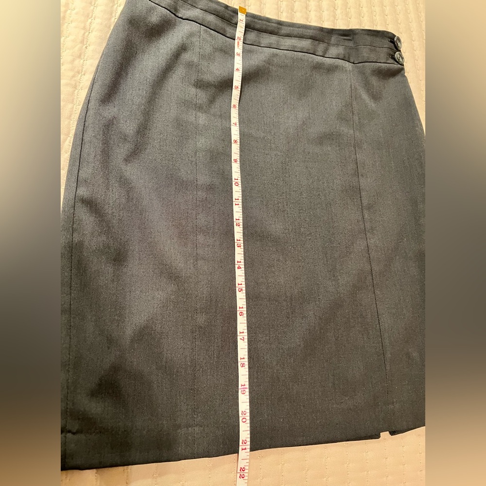 The Limited Skirt Double Back Slits Side zipper and Buttons - Picture 5 of 9